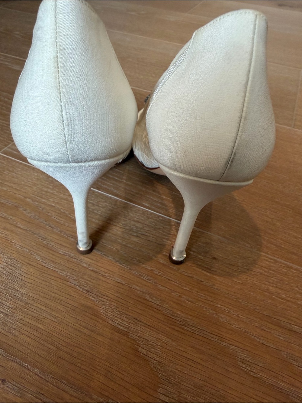 Women's Ivory Lace Embellished Pointed-Toe Pump - Picture 9 of 14